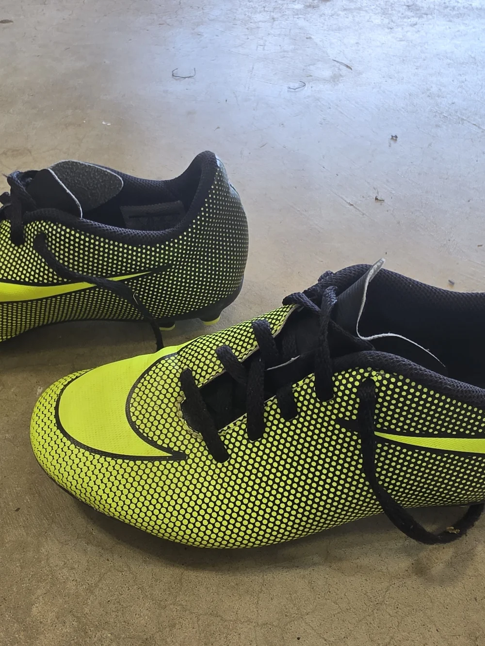 Nike Youth Soccer Cleats Volt Black FG Molded Cleats Kids Neon Yellow